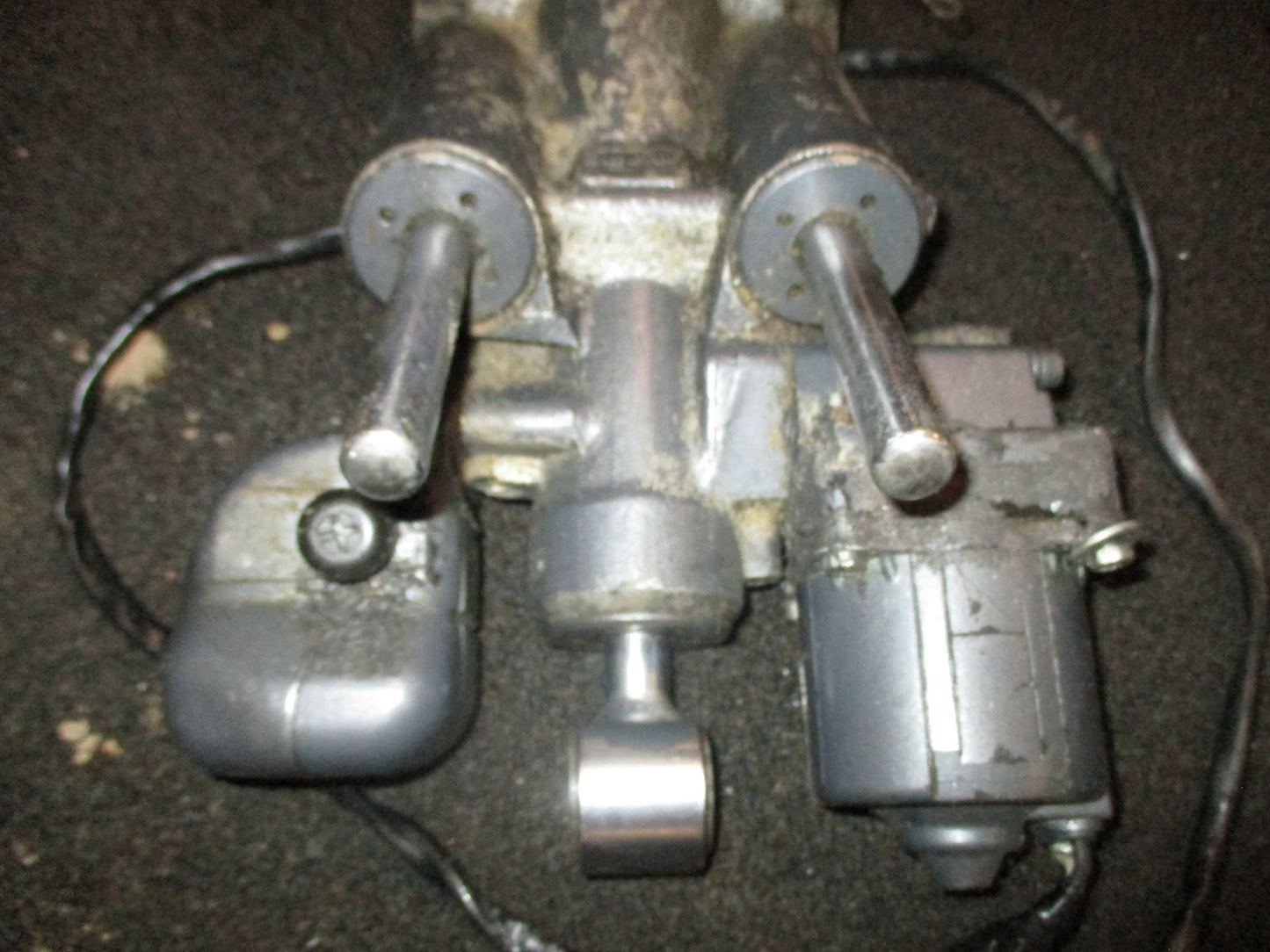 Yamaha 115hp 2 stroke outboard SHOWA tilt trim unit PARTS ONLY