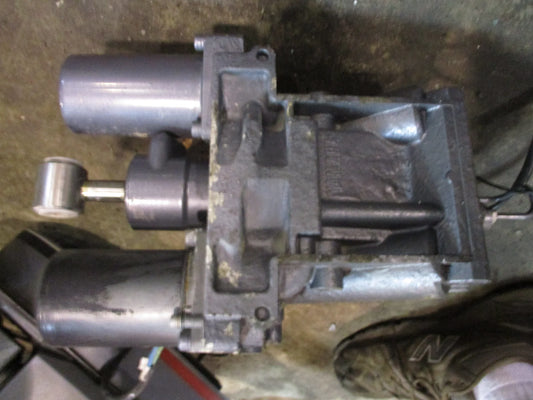 Yamaha 250hp 4 stroke outboard tilt trim unit